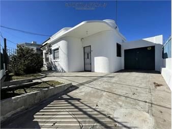 https://www.gallito.com.uy/casa-en-venta-2-dormitorios-patio-y-gje-pã©rez-inmuebles-27548362