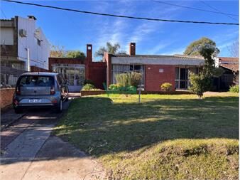 https://www.gallito.com.uy/venta-casa-al-sur-2-dormitorios-garage-barbacoa-inmuebles-27603279