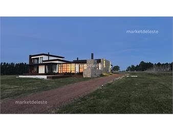 https://www.gallito.com.uy/casa-en-laguna-de-los-cisnes-moderna-inmuebles-27603356