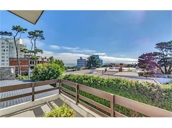 https://www.gallito.com.uy/casa-reciclada-venta-playa-mansa-a-pasos-del-mar-inmuebles-27607227