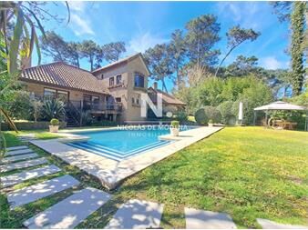https://www.gallito.com.uy/amplia-casa-con-piscina-en-san-rafael-punta-inmuebles-27356681