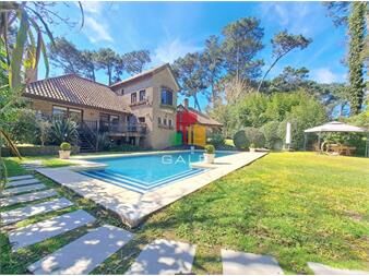 https://www.gallito.com.uy/amplia-casa-con-piscina-en-san-rafael-punta-inmuebles-27442245