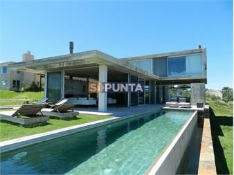 https://www.gallito.com.uy/excelente-casa-moderna-en-tio-tom-pegada-al-mar-inmuebles-27607948