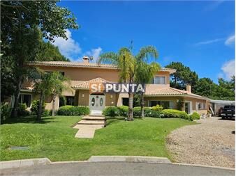 https://www.gallito.com.uy/casa-de-5-dormitorios-en-barrio-privado-de-punta-inmuebles-27607967