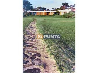https://www.gallito.com.uy/casa-en-solanas-primera-linea-frente-a-la-playa-inmuebles-27608094