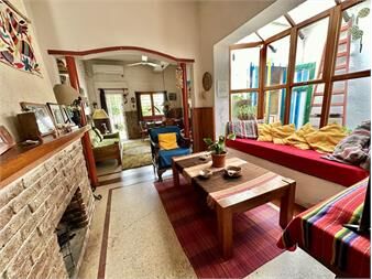 https://www.gallito.com.uy/ph-gemela-al-frente-muy-luminosa-con-gran-fondo-y-garaje-inmuebles-27547926