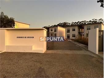 https://www.gallito.com.uy/apartamento-en-venta-en-lussich-cuenta-con-2-un-inmuebles-27608104