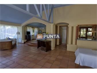 https://www.gallito.com.uy/alquiler-casa-en-punta-del-este-inmuebles-27608121