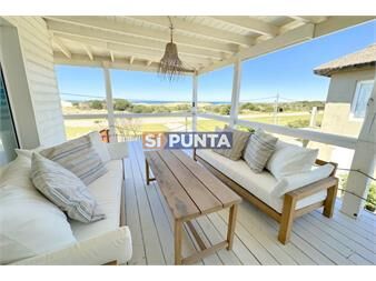 https://www.gallito.com.uy/casa-de-tres-dormitorios-en-primera-lã­nea-la-juanita-inmuebles-27608227
