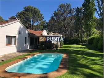 https://www.gallito.com.uy/casa-en-laguna-blanca-muy-buenas-comodidades-inmuebles-27608240