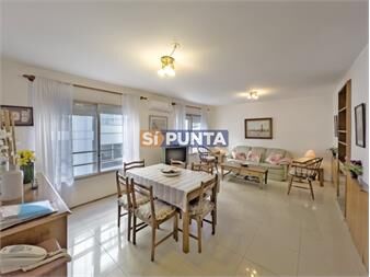 https://www.gallito.com.uy/apartamento-en-venta-de-4-dormitorios-inmuebles-27608393