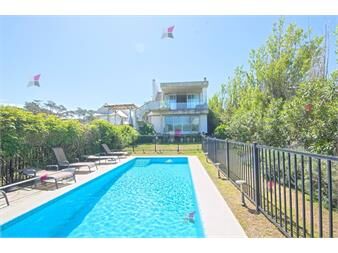 https://www.gallito.com.uy/excelente-propiedad-de-3-dormiotrios-en-alquiler-a-metros-d-inmuebles-27608538