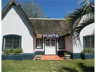 https://www.gallito.com.uy/casa-de-2-dormitorios-en-el-tesoro-inmuebles-27608569