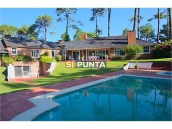 https://www.gallito.com.uy/venta-amplia-casa-construcciã³n-tradicional-con-5-inmuebles-27608582