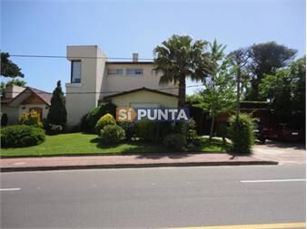 https://www.gallito.com.uy/casa-en-alquiler-anual-de-5-dormitorios-en-playa-mansa-inmuebles-27608607