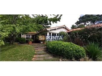 https://www.gallito.com.uy/casa-en-punta-del-este-cantegril-inmuebles-27608687