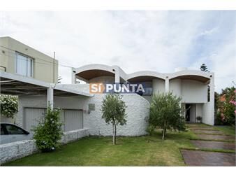 https://www.gallito.com.uy/hermosa-casa-en-venta-en-zona-de-la-penã­nsula-inmuebles-27608897