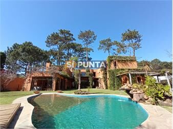 https://www.gallito.com.uy/excelente-propiedad-en-barrio-privado-de-punta-5-inmuebles-27608994