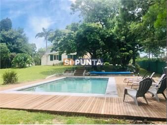 https://www.gallito.com.uy/hermosa-casa-con-gran-parque-con-piscina-y-inmuebles-27609028