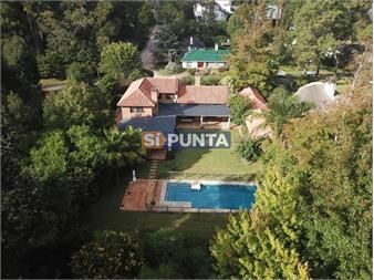 https://www.gallito.com.uy/casa-a-la-venta-5-dormitorios-con-piscina-inmuebles-27609138