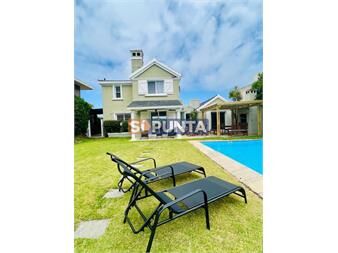 https://www.gallito.com.uy/casa-en-alquier-primera-fila-en-montoya-cinco-inmuebles-27609696