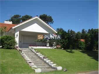https://www.gallito.com.uy/casa-en-cantegril-3-dormitorios-inmuebles-27609985