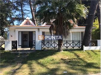 https://www.gallito.com.uy/casa-en-san-rafael-con-cinco-dormitorios-en-venta-inmuebles-27610084