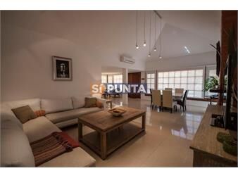 https://www.gallito.com.uy/casa-en-cantegril-5-dormitorios-inmuebles-27610255