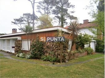 https://www.gallito.com.uy/casa-en-alquiler-4-dormitorios-playa-mansa-inmuebles-27610289