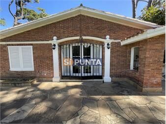 https://www.gallito.com.uy/amplia-casa-con-3052-m2-de-parque-inmuebles-27610293