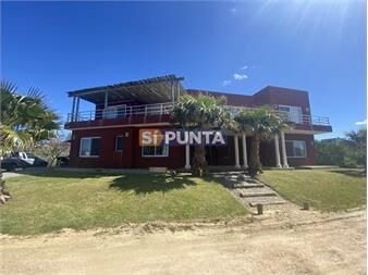 https://www.gallito.com.uy/casa-de-5-dormitorios-en-venta-altos-de-punta-inmuebles-27610370