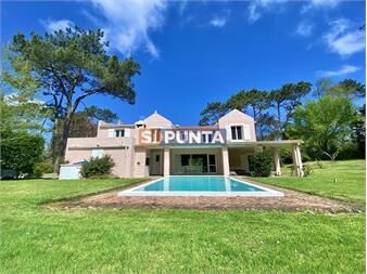 https://www.gallito.com.uy/hermosa-y-amplia-casa-en-brava-inmuebles-27610436