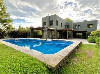 https://www.gallito.com.uy/venta-casa-4-dormitorios-4-baãos-servicio-y-inmuebles-27307230