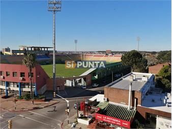 https://www.gallito.com.uy/apartamento-en-venta-maldonado-a-pasos-del-zona-inmuebles-27609370