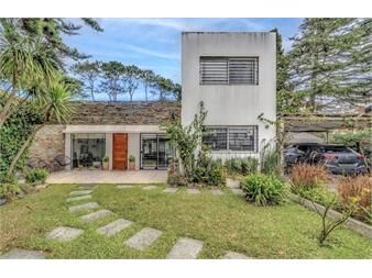 https://www.gallito.com.uy/casa-alquiler-a-pasos-del-mar-playa-mansa-pinares-inmuebles-27615707
