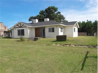 https://www.gallito.com.uy/alquiler-de-espectacular-casa-familia-o-empresa-inmuebles-27615748