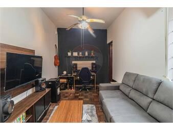 https://www.gallito.com.uy/venta-apto-2-dormitorios-y-patio-la-comercial-inmuebles-27615897