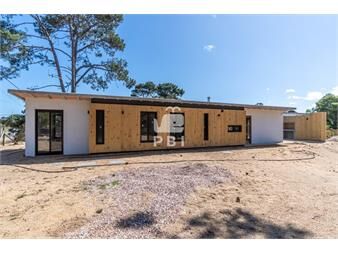 https://www.gallito.com.uy/casa-de-3-dormitorios-en-club-del-lago-punta-inmuebles-26347248