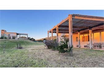 https://www.gallito.com.uy/chacra-de-6-has-con-664-m2-cerca-de-piriapolis-inmuebles-25495033