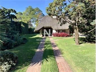 https://www.gallito.com.uy/vende-casa-de-3-dormitorios-en-pinares-excelente-inmuebles-25035110