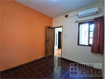 https://www.gallito.com.uy/casa-de-2-plantas-en-venta-en-la-comercial-inmuebles-26790958