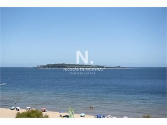 https://web5.gallito.com.uy/vende-hermoso-penthouse-en-playa-mansa-con-azotea-inmuebles-25032966
