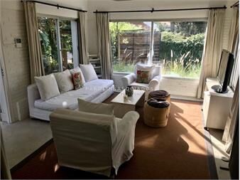 https://www.gallito.com.uy/muy-linda-casa-en-venta-en-la-mansa-con-piscina-y-inmuebles-27478832
