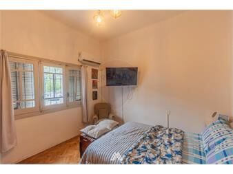 https://web5.gallito.com.uy/venta-casa-ph-al-frente-de-3-dormi-parque-batlle-inmuebles-27441238