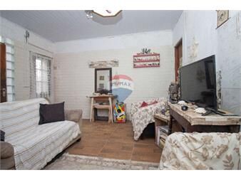 https://web5.gallito.com.uy/venta-casa-2-dormitorios-y-patio-en-aires-puros-inmuebles-27632453