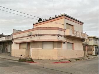 https://www.gallito.com.uy/venta-gran-casa-en-centro-con-excelente-renta-inmuebles-27352441
