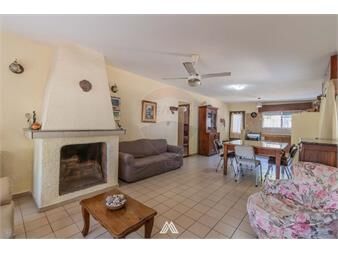 https://www.gallito.com.uy/venta-casa-2-dormitorios-los-titanes-con-cochera-inmuebles-27337899