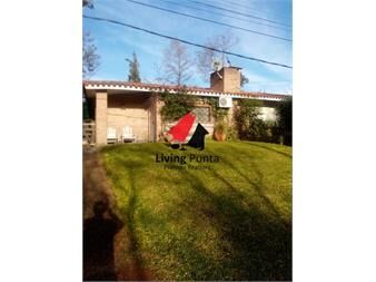 https://www.gallito.com.uy/casa-de-3-dormitorios-y-servicio-cerca-de-la-inmuebles-27638617