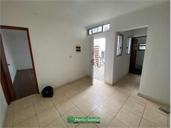 https://www.gallito.com.uy/apartamento-en-alquiler-la-comercial-inmuebles-27638784