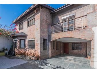 https://www.gallito.com.uy/venta-de-gran-casa-centrica-de-3-dormitorios-pando-inmuebles-27548496